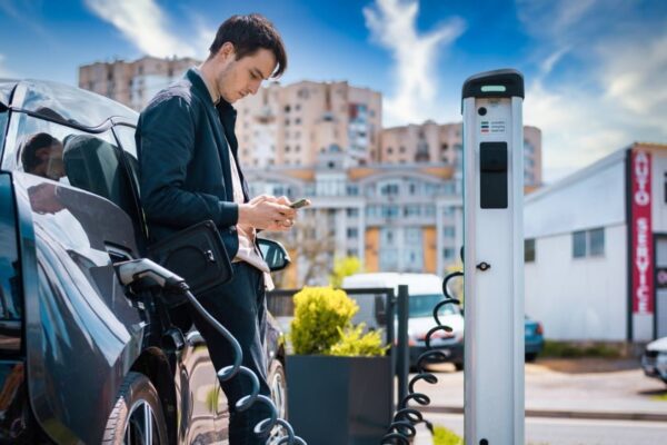 Prețul mașinilor electrice scade