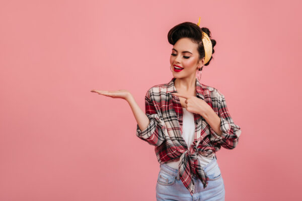 Renașterea modei vintage: cum să integrezi piese retro în garderoba ta