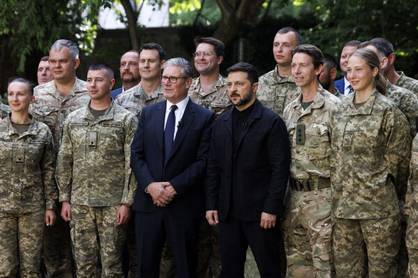 Marea Britanie alocă 200 de milioane de lire sterline pentru armată, în vederea desfăşurării de trupe în Ucraina