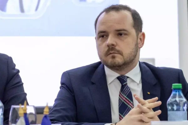 Rogobete, atac la Bolojan după inaugurarea unui spital: „Le-aţi explicat medicilor cum trebuie să lucreze cu mai puţini bani?”
