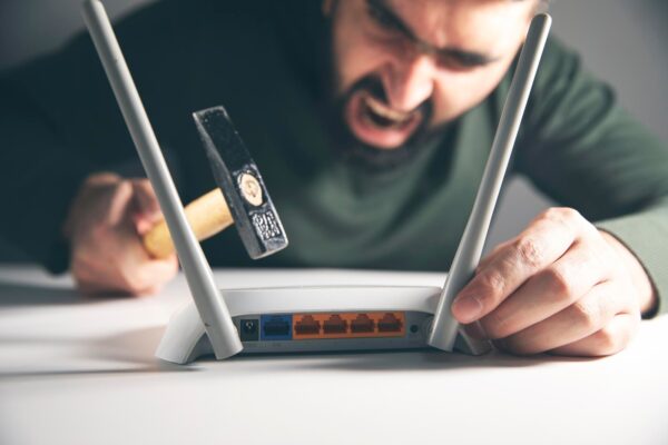 Routerul nu merge bine: cum să diagnostichezi și să îl repui în funcțiune