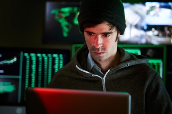 Cum să recunoști și să elimini malware-ul de pe calculator: ghid complet