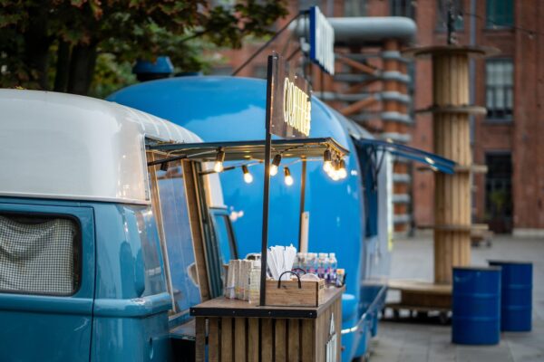 Food truck în România: autorizații, locuri de parcare și cât costă să pornești