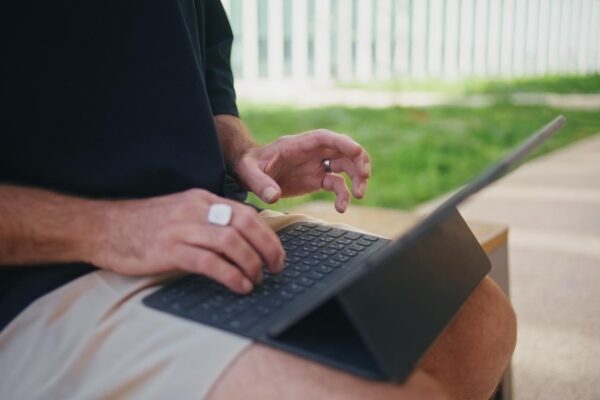 Cum să prelungești durata de viață a bateriei laptop-ului: 8 obiceiuri de schimbat