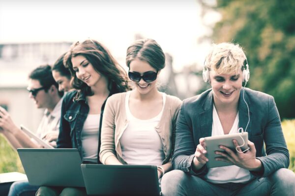 Ecosistem tech: cum să conectezi smartphone-ul, tableta și laptop în armonie
