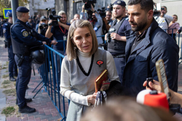 Cristela Georgescu, la ieşirea de la DIICOT: „Dosarul este o uneltire îndelung planificată. Călin nu a înşelat, Călin a fost înşelat”