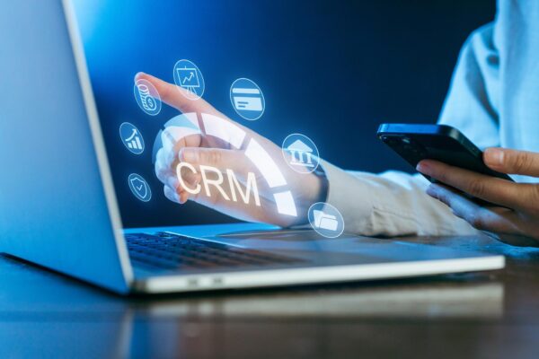 mplementarea unui CRM: cum transferi contactele fără să pierzi istoricul clienților