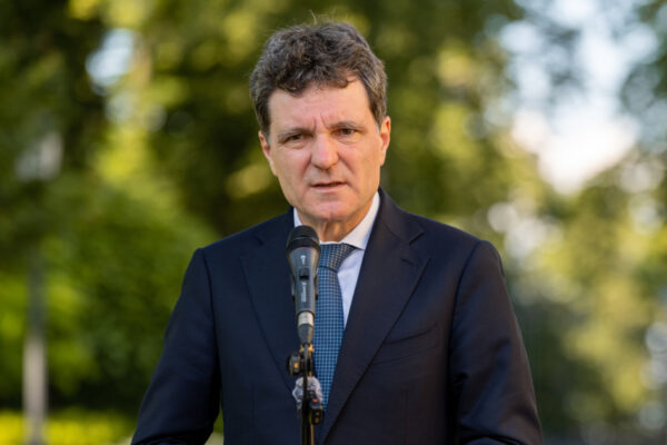 Nicușor Dan felicită Lista Studenților și anunță sprijin pentru noul guvern sârb